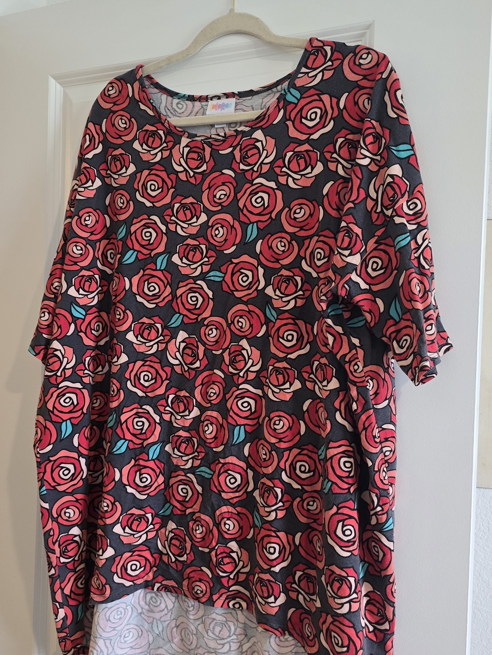 LuLaRoe Scoop Neck Tunic in Red Rose Print with Teal Leaves
